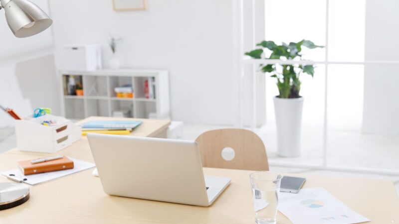 Jak mówić o swoich sukcesach po angielsku – zwroty, struktury i pewność siebie