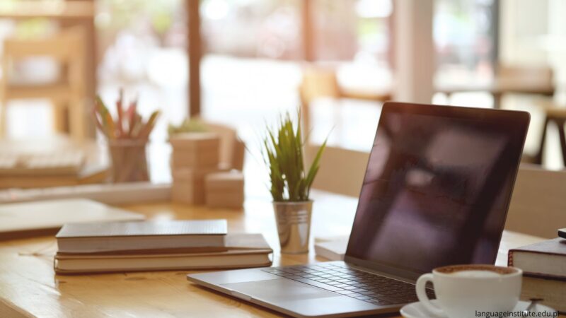 Czego NIE mówić podczas rozmowy rekrutacyjnej po angielsku – struktury językowe, które robią złe wrażenie (i jak powiedzieć to lepiej)